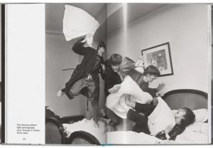 THE BEATLES ON THE ROAD 1964-1966, " Pocket Books " - Photographies de Harry Benson